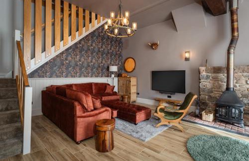 Paignton House | Woodpeckers - Stylish luxury property with hot tub