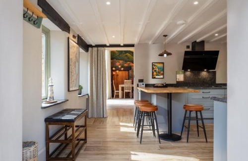 Paignton House | Woodpeckers - Stylish luxury property with hot tub