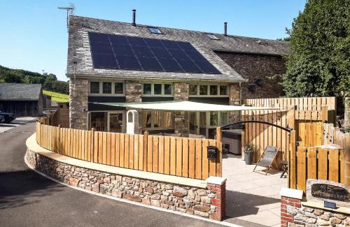 Paignton House | Woodpeckers - Stylish luxury property with hot tub
