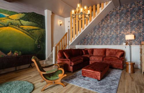 Paignton House | Woodpeckers - Stylish luxury property with hot tub