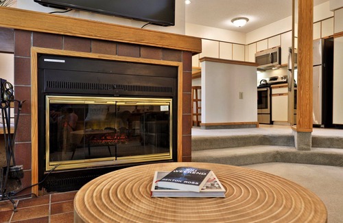 Killington Condo | Woods Resort and Spa: Cozy 2-Bedroom Condo in Killington, VT with Ski, Tennis, and Pool Access