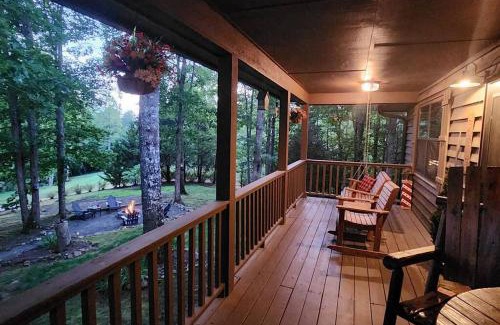 Murphy House | Woods Upon a Time Remodeled Cabin with Fireplace, Pond View & Firepit - Your Getaway Story Awaits!