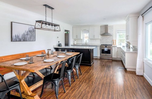 Meaford Cottage | Woodski Retreat w/Heated Pool on 3+ Private Acres