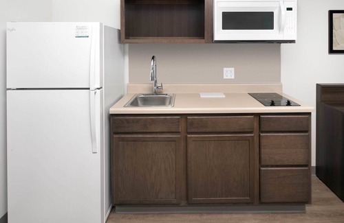 South Tulsa Hotel | WoodSpring Suites Broken Arrow