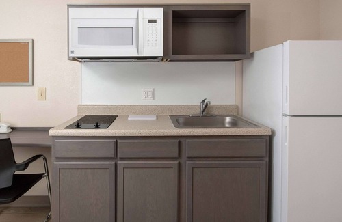 South Tulsa Hotel | WoodSpring Suites Broken Arrow