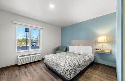 Charlotte Hotel | WoodSpring Suites Charlotte - Arrowood