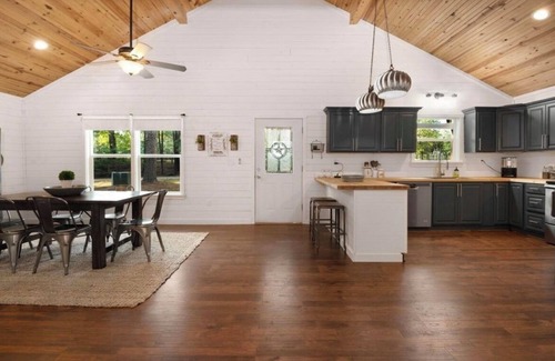 Brookeland House | Woodsy Lake House Retreat - 3 min from Rayburn Resort Clubhouse. Pet-Friendly!