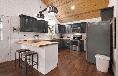 Brookeland House | Woodsy Lake House Retreat - 3 min from Rayburn Resort Clubhouse. Pet-Friendly!