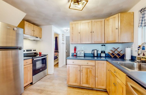 Moultonborough Cottage | Woodsy Suissevale cottage, Lake Winnipesaukee beach & boat ramp - dog-friendly