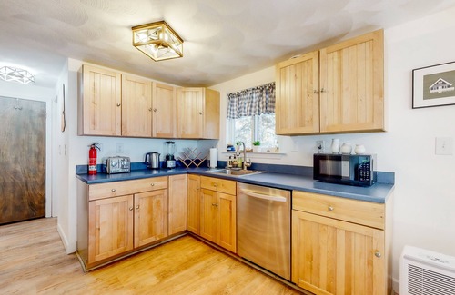 Moultonborough Cottage | Woodsy Suissevale cottage, Lake Winnipesaukee beach & boat ramp - dog-friendly