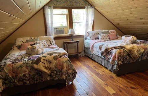 Cooperstown Ski Chalet | Woodview Chalet- 2 Miles to CDP!- POOL-Sleeps 9
