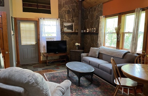 Cooperstown Ski Chalet | Woodview Chalet- 2 Miles to CDP!- POOL-Sleeps 9