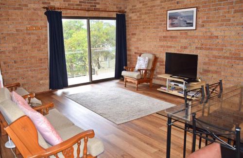 South West Rocks Apartment | Woody Wonder Unit 2 - Bring your own linen.