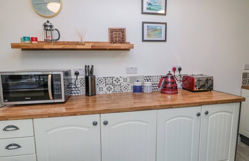 Wooler Cottage | WOOLLEY LODGE, pet friendly, character holiday cottage in Wooler