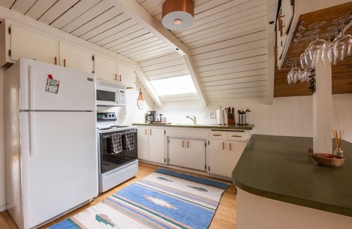Pine Mountain Club Cabin | Work-From-Home cabin with modern amenities, design, walkability and charm
