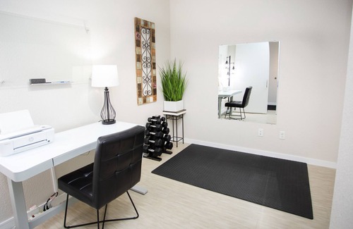 Kingfield Apartment | Work Here🌀Fast WiFi🌀In-Unit Washer/Dryer🌀Keurig+Coffee