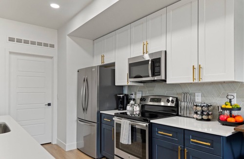 Desert View Village Condo | Work-Ready & Weekend-Ready Pool Washer/Dryer