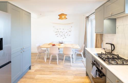 Severn Beach Apartment | Work Trips Made Easy 5 Beds Fast Wifi