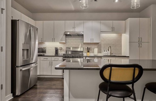 Clayton Apartment | Worker`s Paradise Steps from DT Clayton