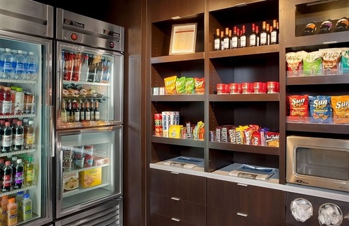 Home Park Hotel | World of Coca-Cola Tour! Seasonal Outdoor Pool, Pet-friendly Property!