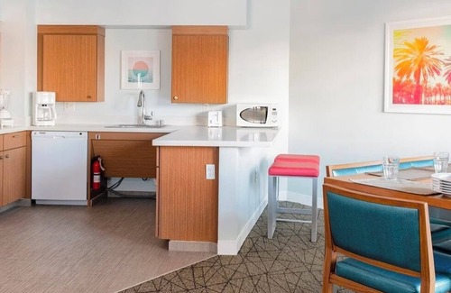 Anaheim Resort Resort | Worldmark Anaheim 2-bd 2-ba, Murphy bed,sleeps 6, Disneyland June 29-July 6
