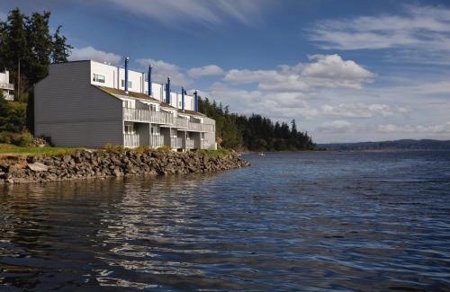 Adelma Beach Resort | WorldMark Discovery Bay