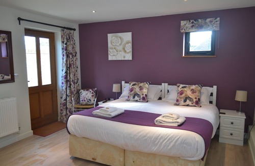 Homersfield Bed & Breakfast | Wortwell Hall Barn