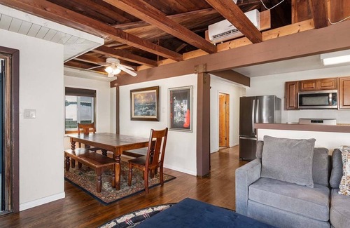 South Mission Beach House | WOW ALL YOURS! 3 br 2ba S. Mission Beach Dogs OK! AC! 4 Houses to the beach