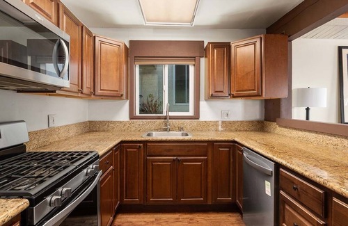 South Mission Beach House | WOW ALL YOURS! 3 br 2ba S. Mission Beach Dogs OK! AC! 4 Houses to the beach