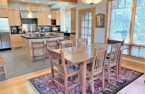 The Reserve Ski Chalet | Wow Gourmet Kitchen Theater Rm Ensuite Bedrooms