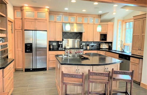 The Reserve Ski Chalet | Wow Gourmet Kitchen Theater Rm Ensuite Bedrooms