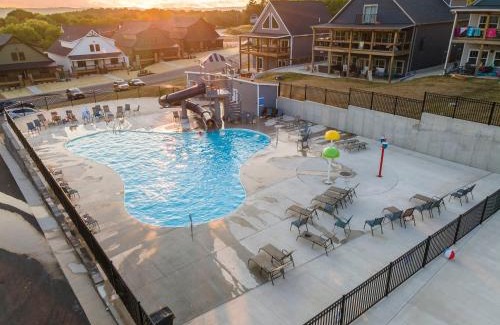 Hollister House | Wow-High End Decor-Golf Cart-Games-Free Attraction Tickets-Upgraded Amenities-Hot Tub