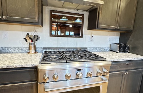 Eagle River Cabin | WOW Huge Catfish Lake Home 13br 5ba, Sleeps 26, Eag River Chain/weddings/events