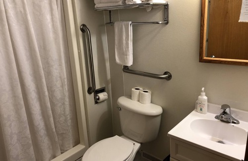 Canistota Apartment | Wow, Rural Odyssey w/Cosmetic Country Appeal!🤠