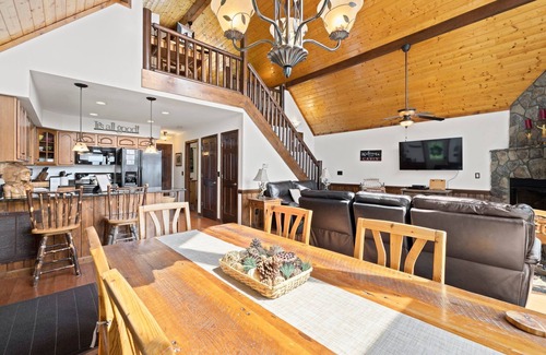 Bryson City Cabin | "WOW!" views & location! Pet & family friendly!