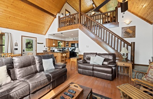 Bryson City Cabin | "WOW!" views, service & location! Pet & family friendly!