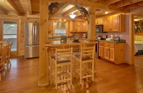 Gatlinburg - Pigeon Forge Cabin | Wrap Around the Son- Pool Table, Ping Pong Table, & Fire-pit
