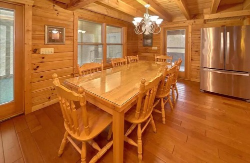 Gatlinburg - Pigeon Forge Cabin | Wrap Around the Son- Pool Table, Ping Pong Table, & Fire-pit