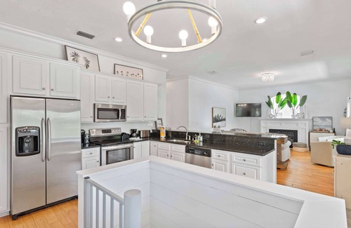 Gulfview Heights House | Wraparound Deck, Pool, Golf Cart Incl - Solstice