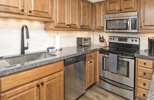 Vail Condo | Wren at Vail | Spacious 1BR + Loft Condo with Winter Shuttle, Pool, and Hot Tubs