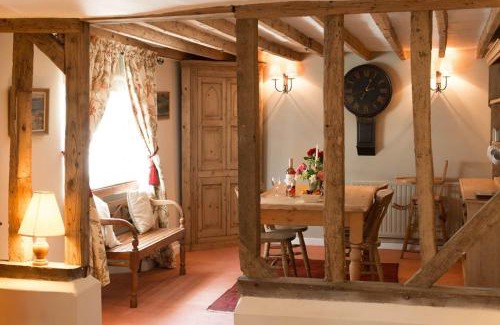 Wickham Market House | Wren Cottage, a very cosy historic Coastal Cottage in a pretty little village