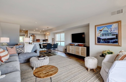 South End House | Wright By The Sea –Relax and enjoy the beach at this comfy oceanfront condo