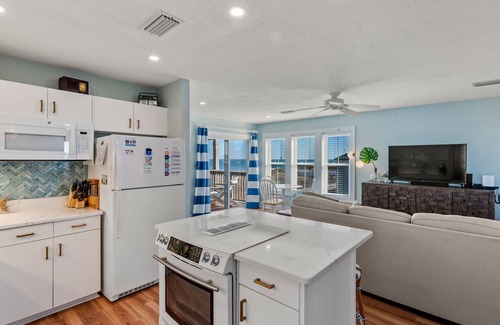 Kill Devil Hills Condo | Wright Nice View: Oceanfront Condo, Shared Pool