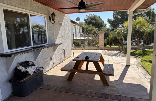 Burbank House | Write, dream, create, and finish your projects. Soul-nurturing view of Burbank!