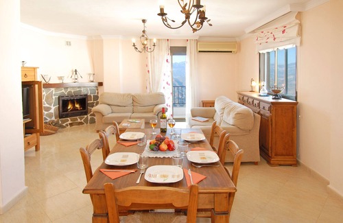 Comares House | Wunderschönes Haus, 8 Pers, BBQ, Jacuzzi inklusive, mit herrlicher Aussicht !