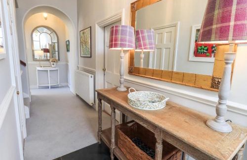Near Sawrey House | Wykefield