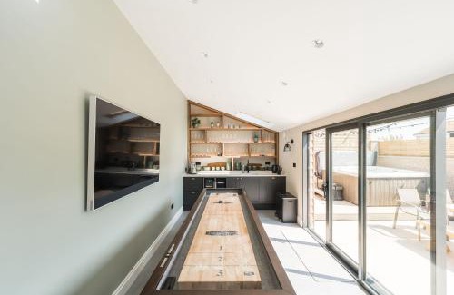 Rhosneigr Apartment | Wylfa The Upper House & The Hide By Birch Stay