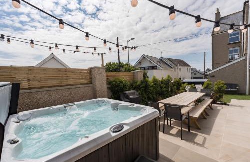 Rhosneigr Apartment | Wylfa The Upper House & The Hide By Birch Stay