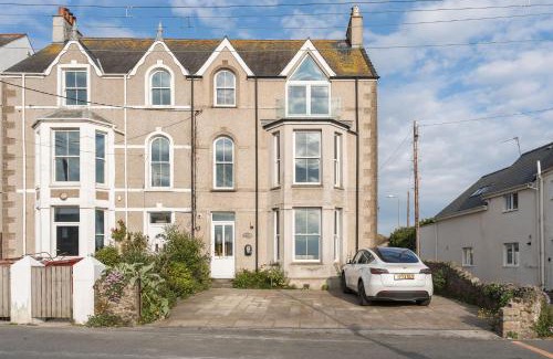 Rhosneigr Apartment | Wylfa The Upper House & The Hide By Birch Stay