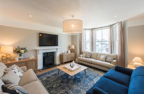 Rhosneigr Apartment | Wylfa The Upper House & The Hide By Birch Stay
